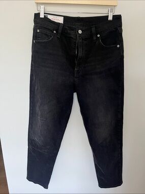 GAP women’s high rise black Mom Jean